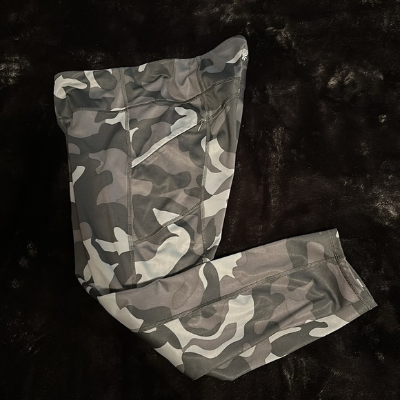 Athleta 7/8 length legging - Picture 6 of 16